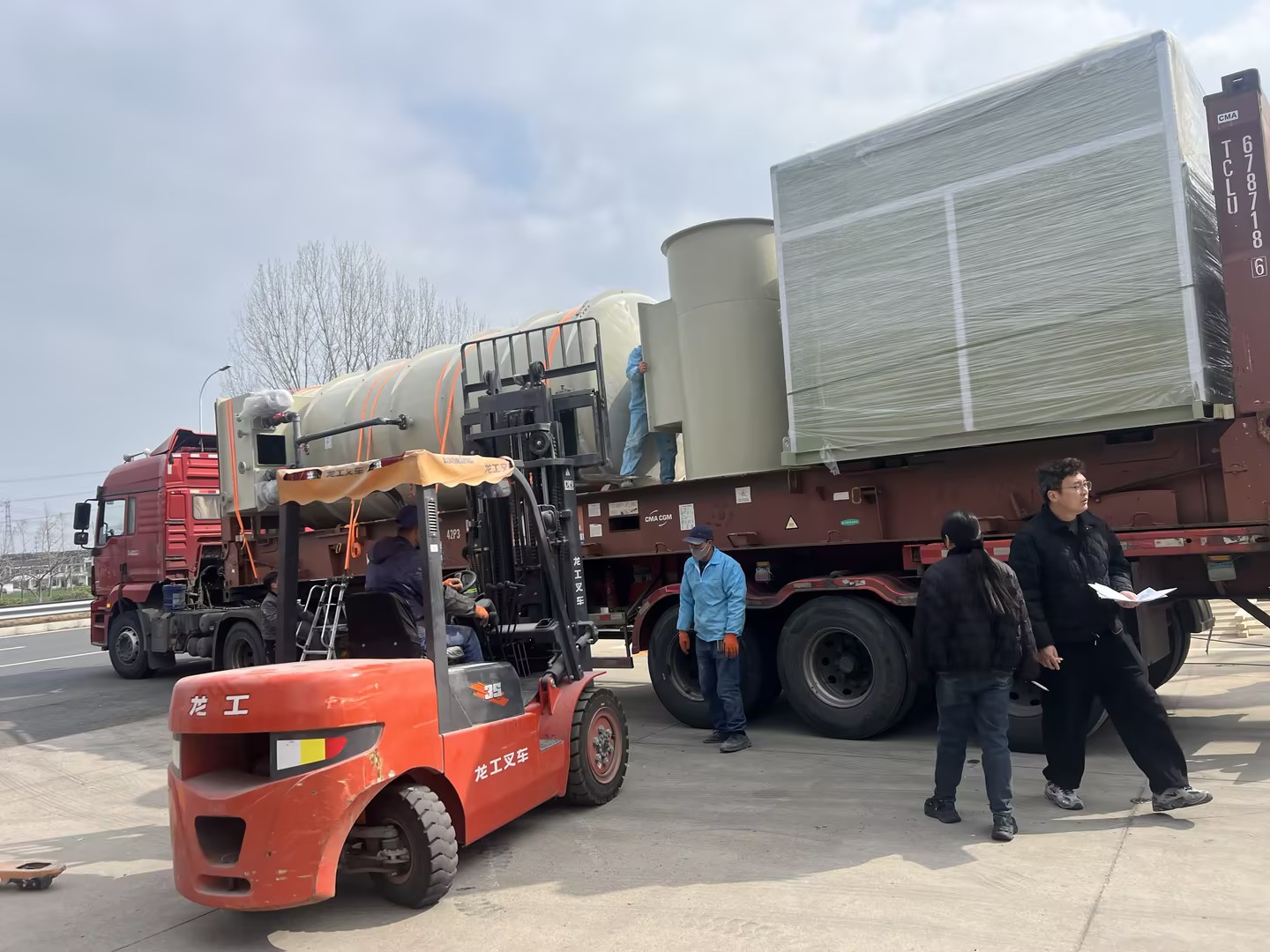 跨越山海，如約而至——印度光伏項目廢氣處理設備順利運抵現(xiàn)場